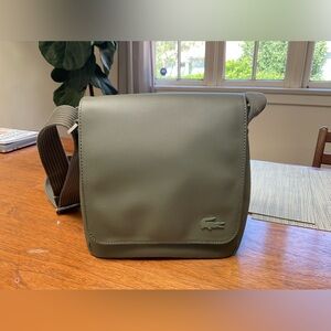 Lacoste crossbody bag army green